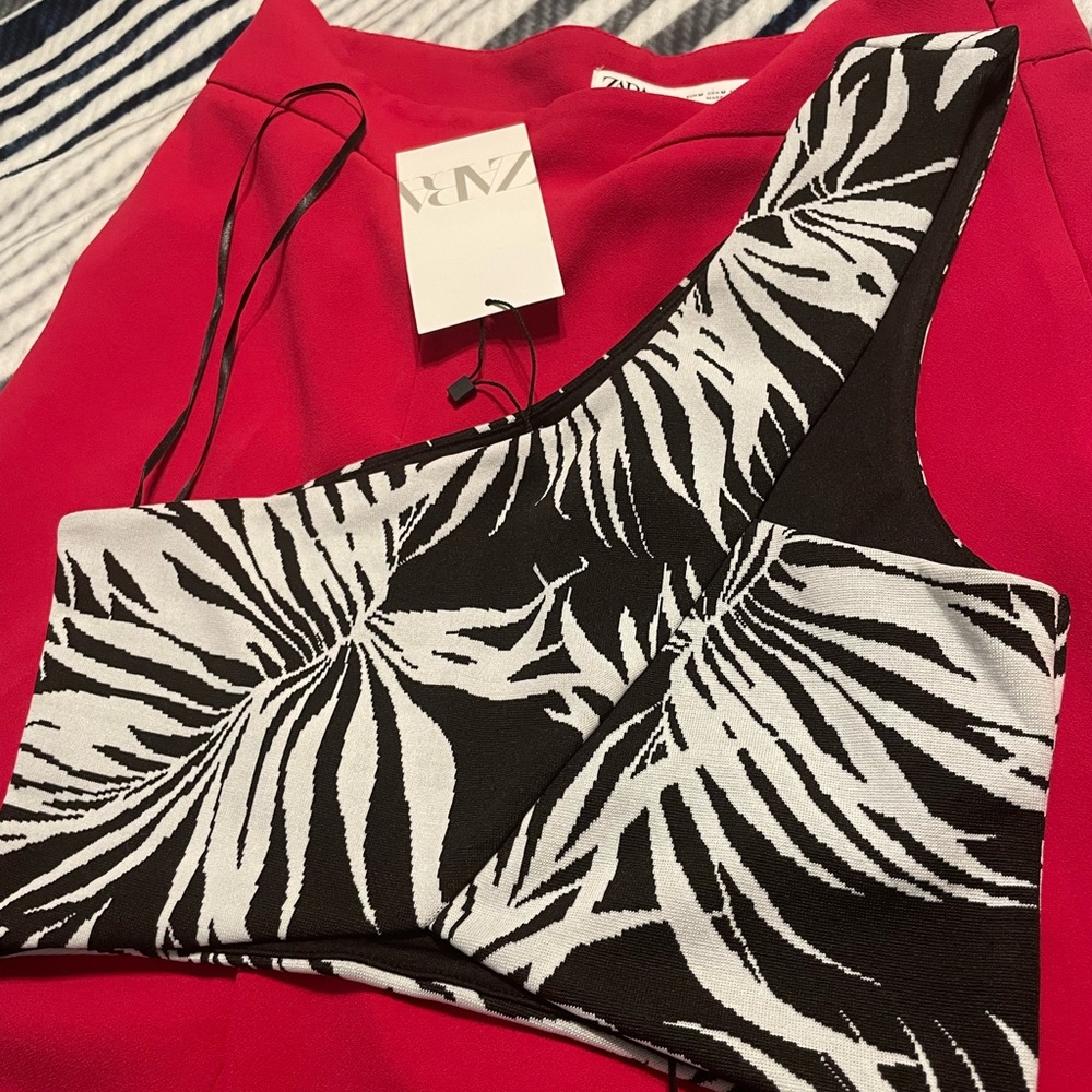 Zara crop top tank black and white Medium